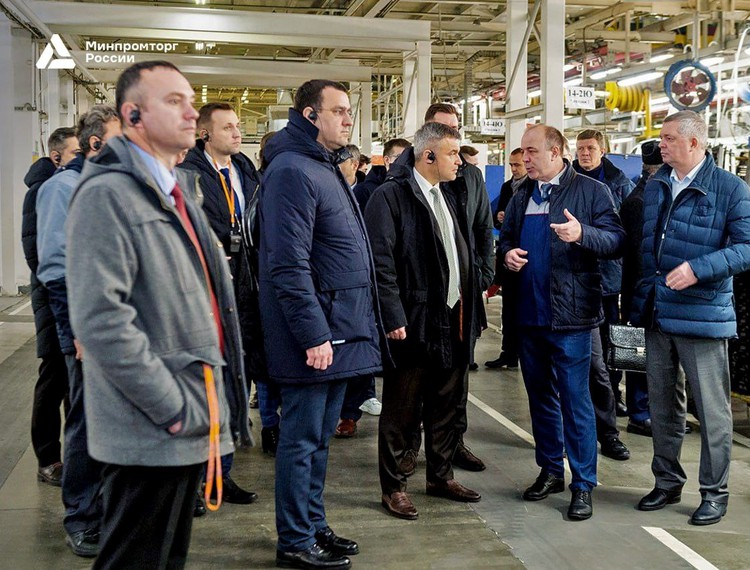 Замминистра промышленности и торговли представили особо значимый проект Горьковского автозавода — фотография 1