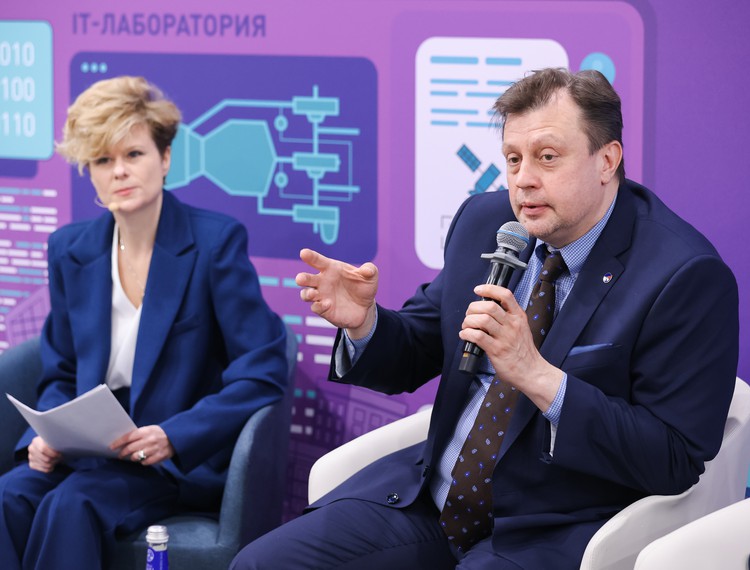 В ИТ-лаборатории РФРИТ обсудили развитие российского ПО для предприятий ракетно-космической отрасли — фотография 4