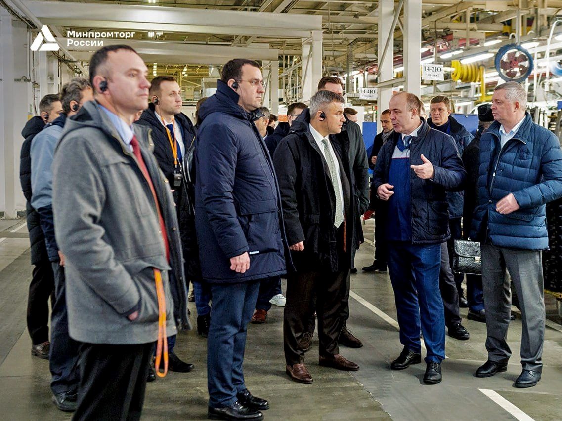 Замминистра промышленности и торговли представили особо значимый проект Горьковского автозавода — обложка